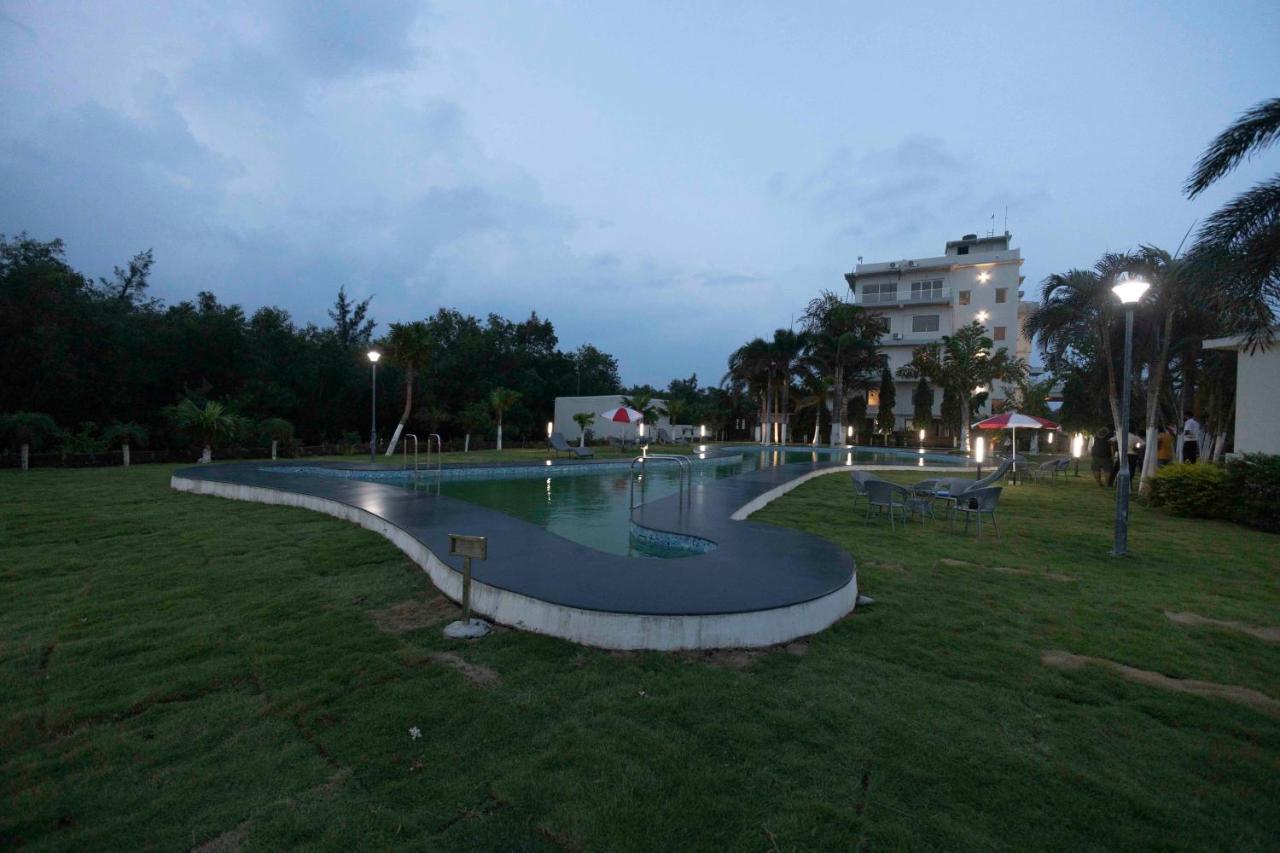 Samudra Resorts And Spa Puri Esterno foto