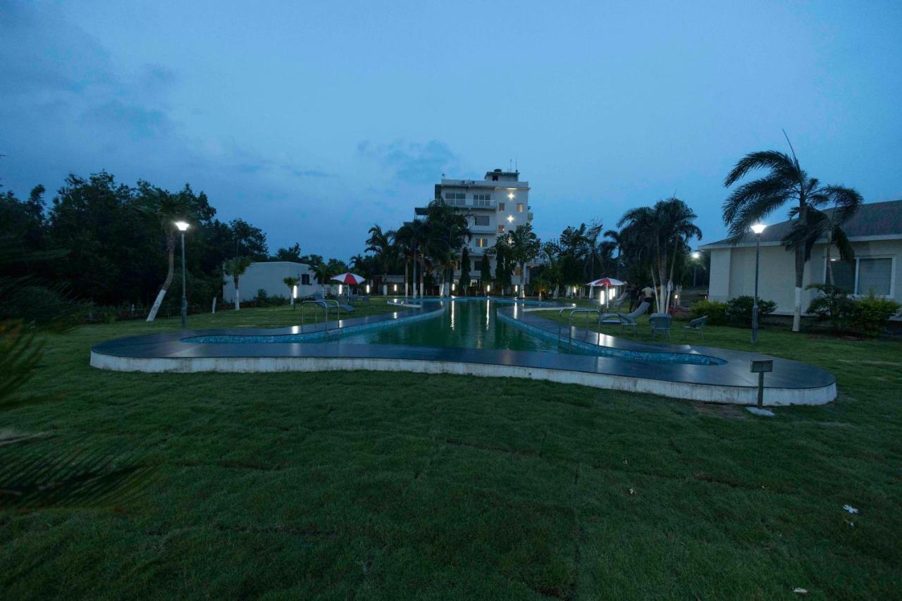 Samudra Resorts And Spa Puri Esterno foto