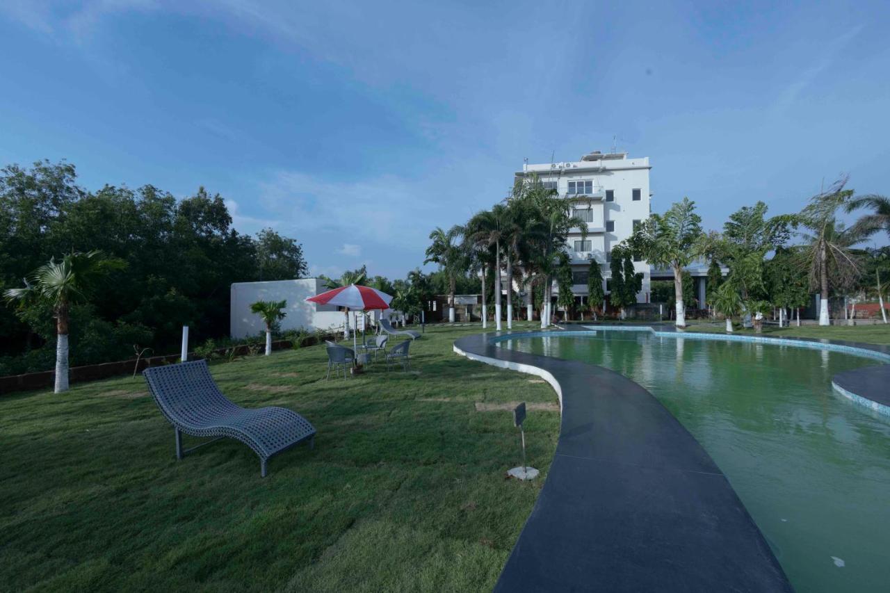 Samudra Resorts And Spa Puri Esterno foto