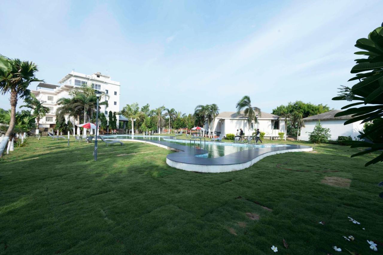 Samudra Resorts And Spa Puri Esterno foto