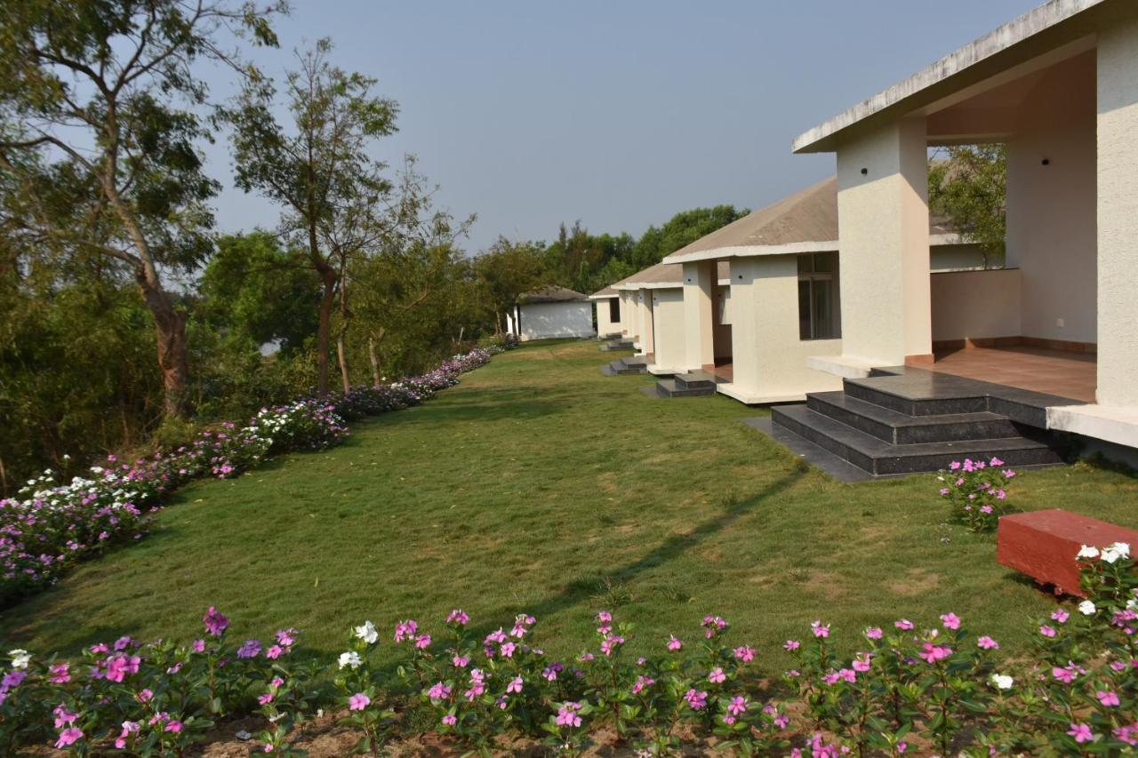 Samudra Resorts And Spa Puri Esterno foto